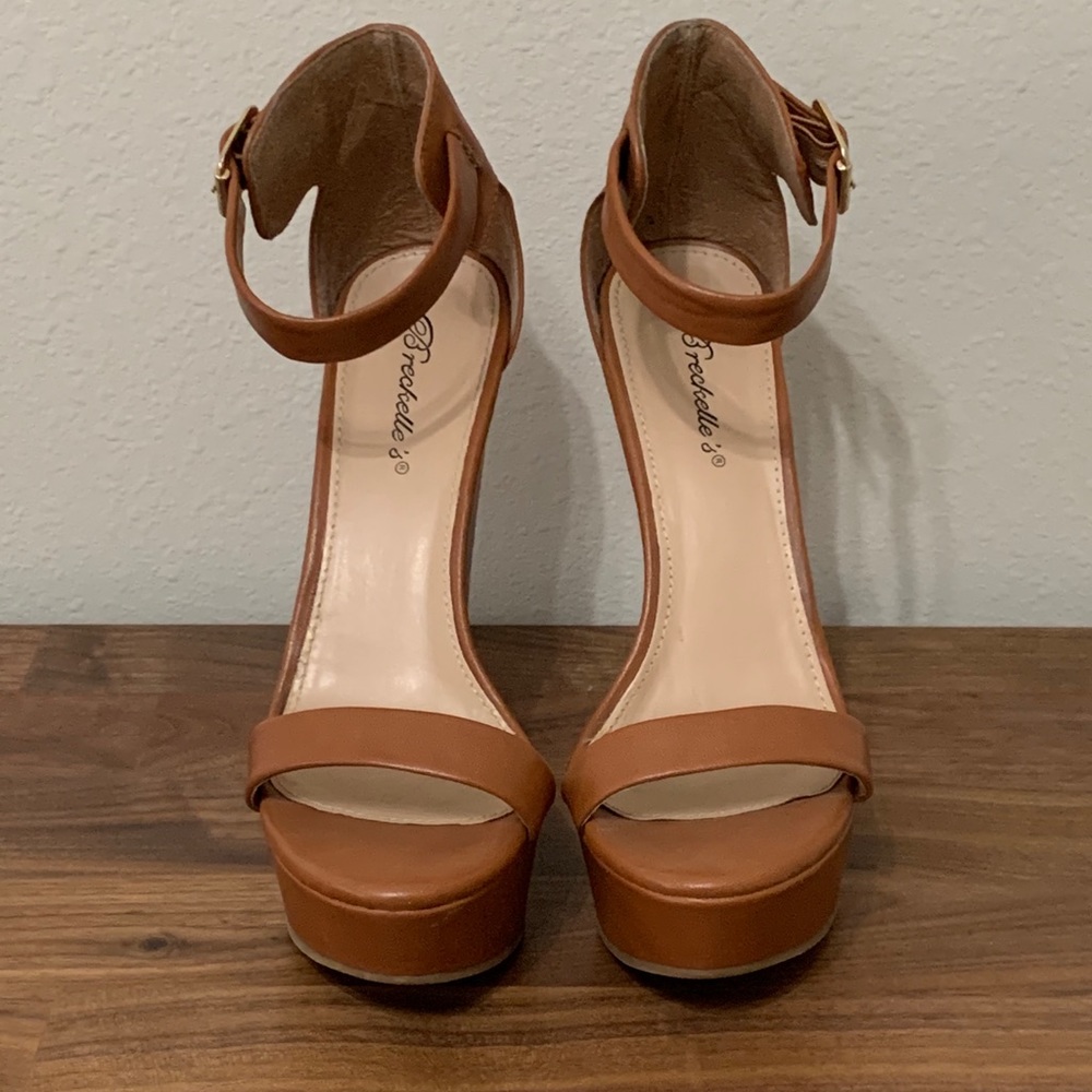 Breckelle’s cognac wedges